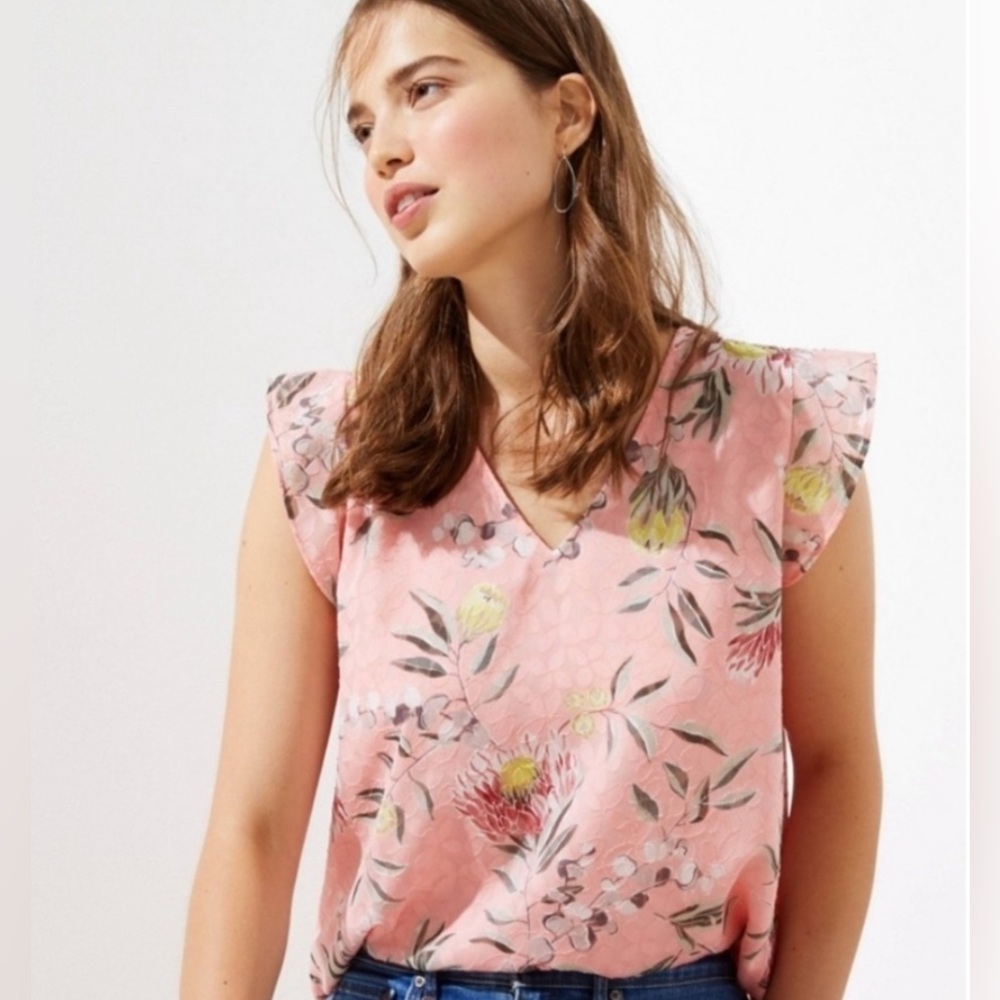 NWOT Loft Pink Floral Flutter Cap Sleeve Shell top blouse sz. Small - Picture 2 of 12